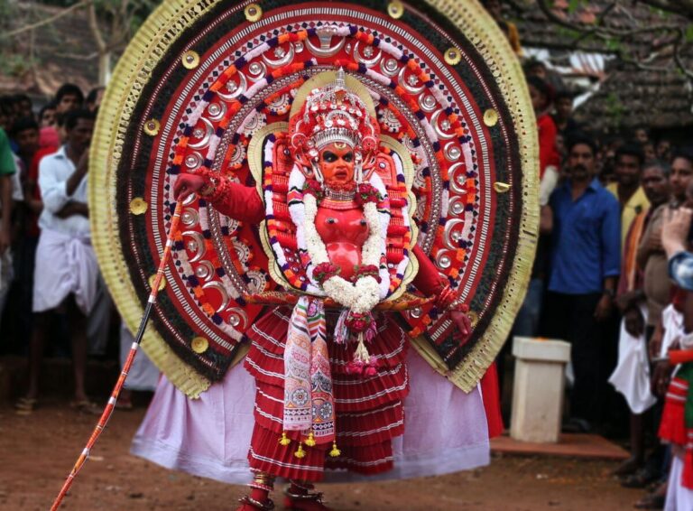 Moovalam Kuzhi Chamundi Theyyam