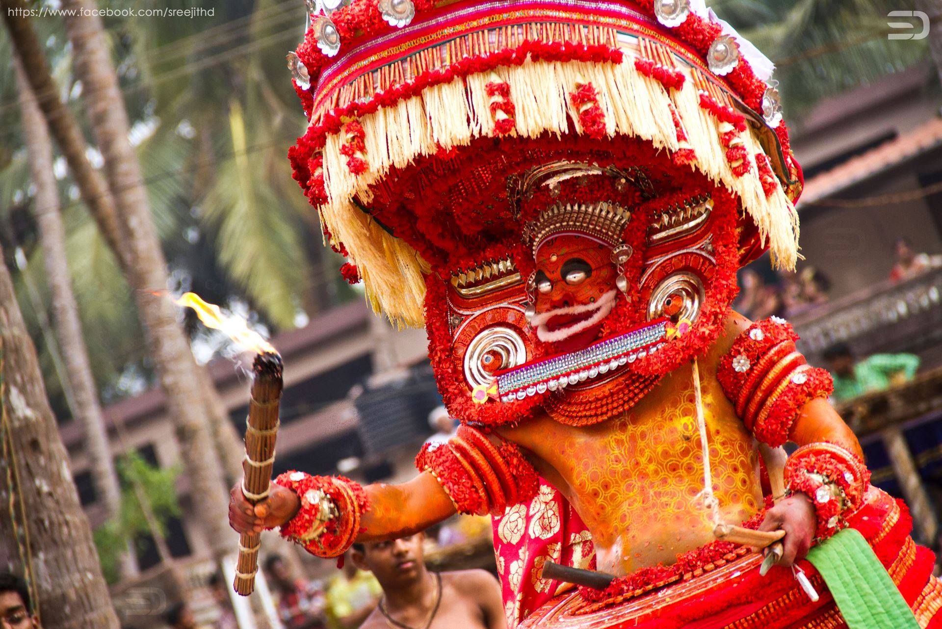 Vayanaattu Kulavan Theyyam